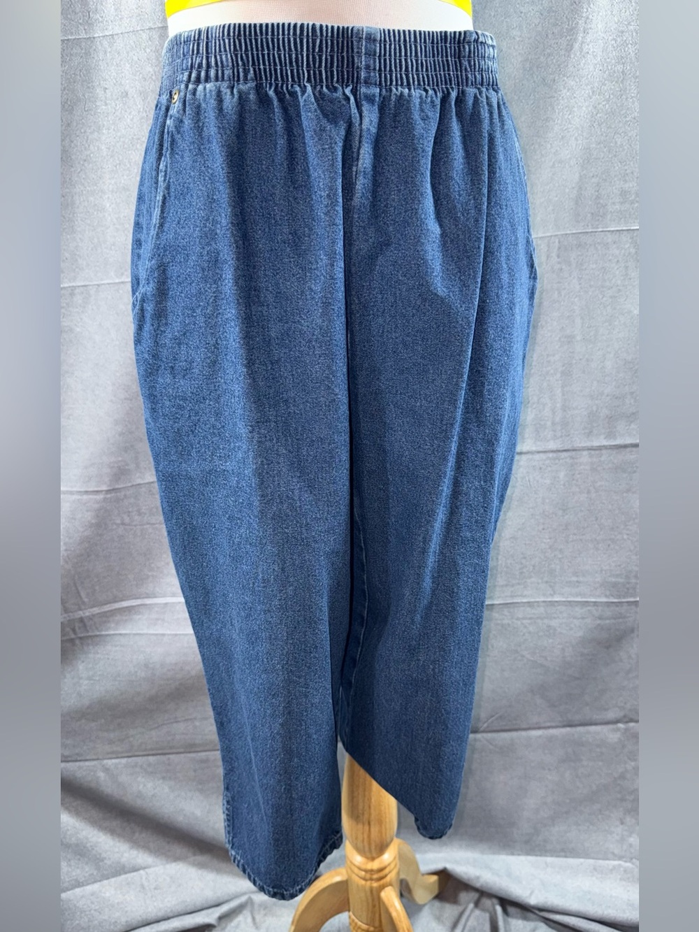 2836-Lord Isaac’s Women's Elastic-Waist Denim Capris - Blue